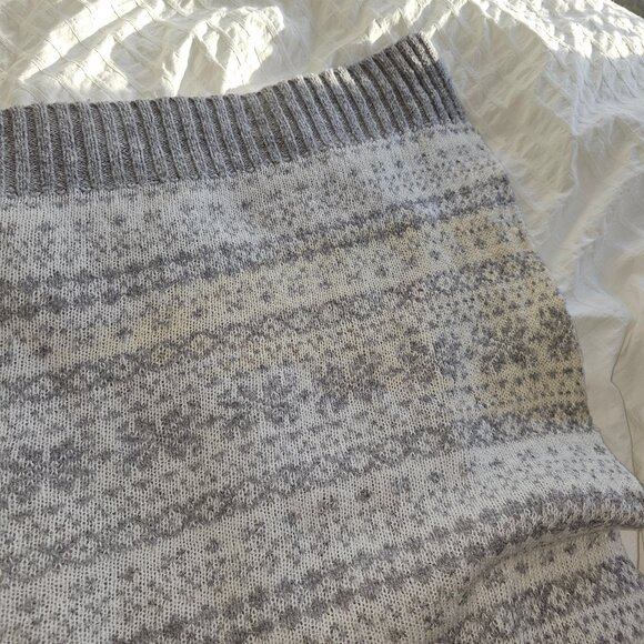 Aerie Hooded Sweater Shawl/Cape - Grey/White - One Size - Picture 6 of 9